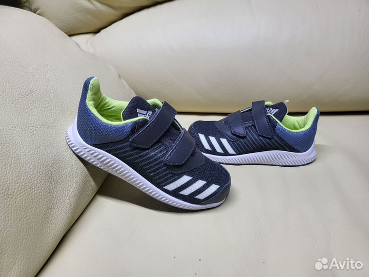 Кроссовки Adidas новые детские 27 р