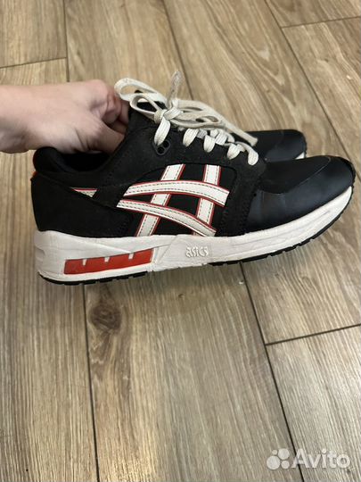 Кроссовки asics