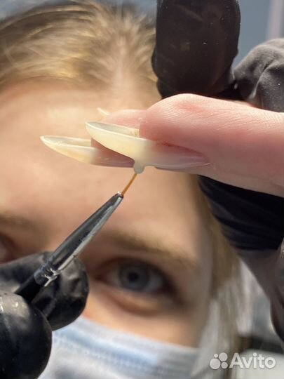 Преподаватель маникюра