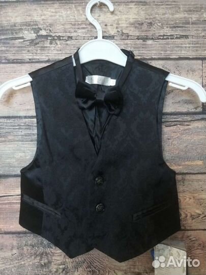 Жилет с бабочкой нарядный для мальчика