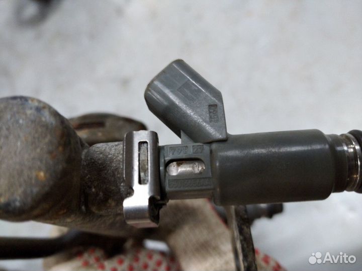 Рампа с форсунками Волга 31105 Крайслер