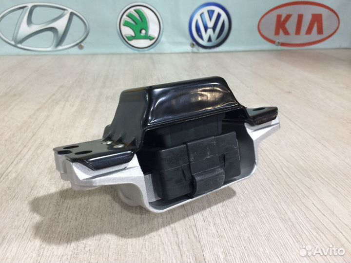 Опора подушка двигателя мкп левая Skoda Volkswagen