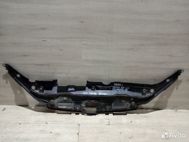 Накладка замка капота Toyota