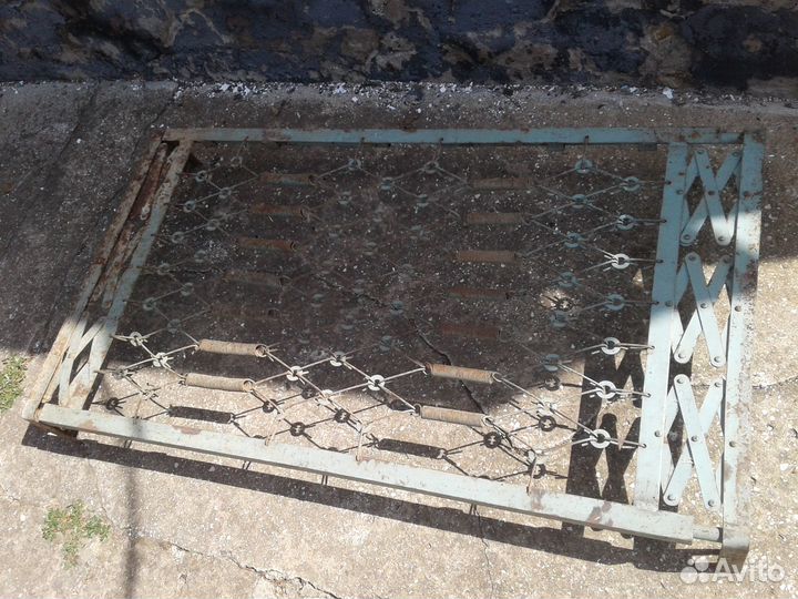 Основание старинной детской кровати