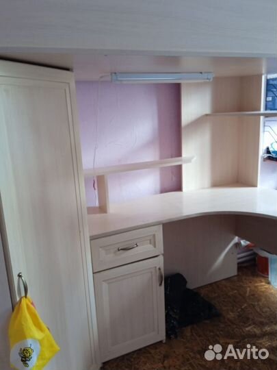 Кровать чердак со столом и шкафом