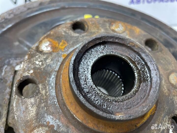 Кулак поворотный передний правый Volkswagen Passat