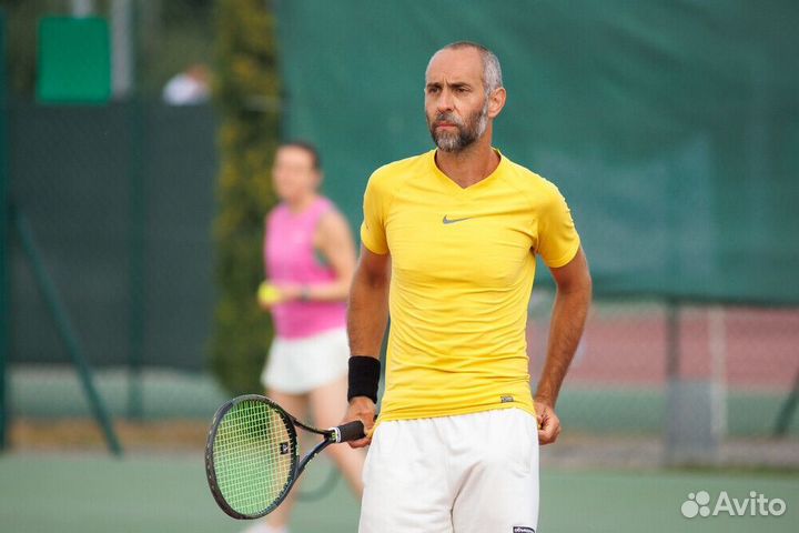 Тренер по теннису, спарринг, мячи для тенниса