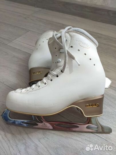 Фигурные коньки edea