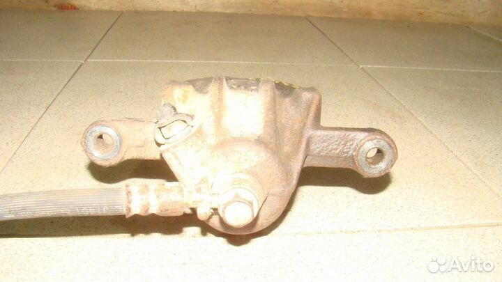 Суппорт задний левый Hyundai Tucson 1 (JM)