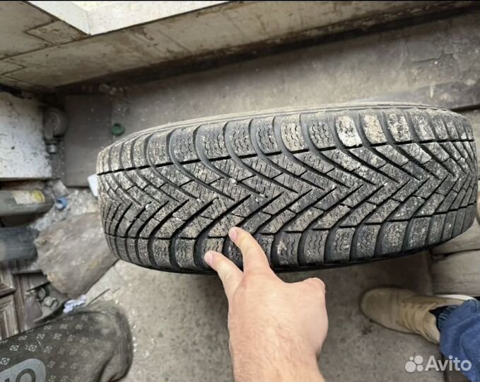 Pirelli Carrier Winter 185/65 R15 88