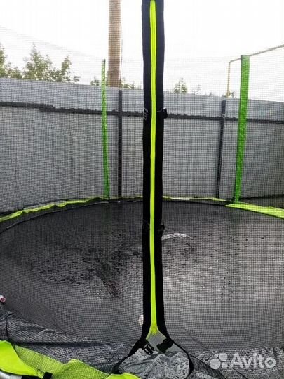 Батут с защитной сеткой