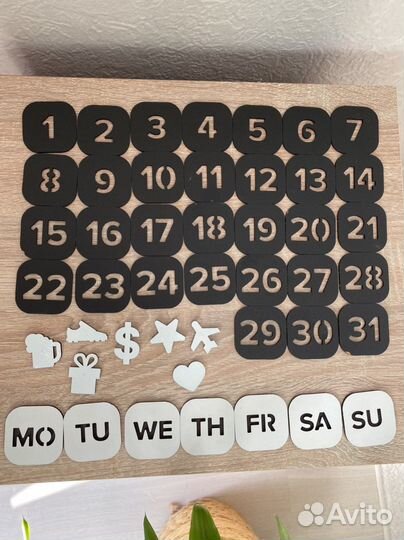 Магнитный календарь на холодильник