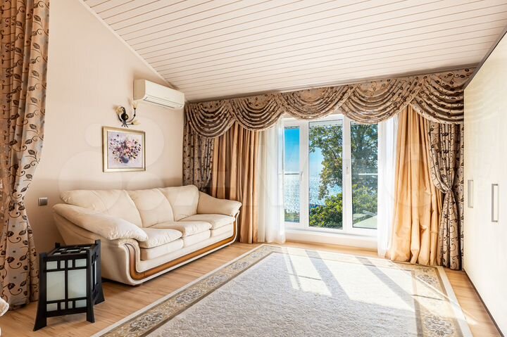 Дом 310 м² на участке 10 сот.