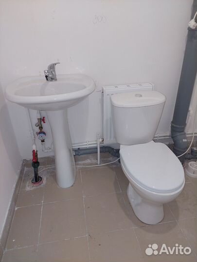 Сантехника от застройщикаванна, раковина, унитаз