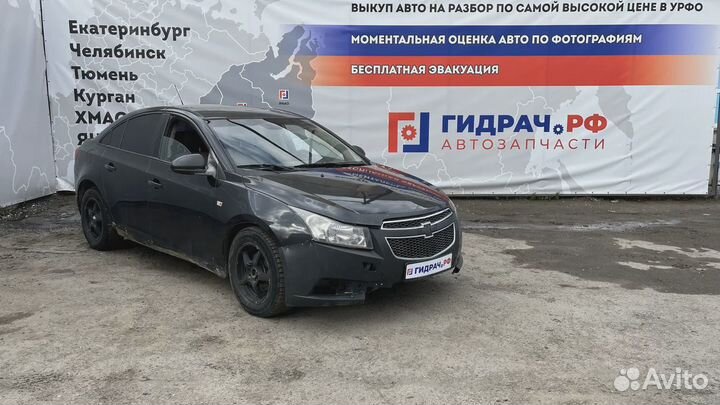 Накладка крышки багажника Chevrolet Cruze 95270502