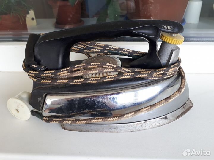 Большой тяжелый утюг. Пар, регулировка т-ры, СССР