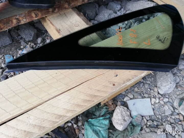 Форточка задняя левая