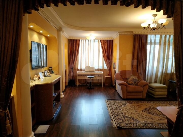 3-к. квартира, 118 м², 1/8 эт.