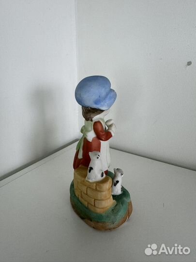 Фарфоровая статуэтка