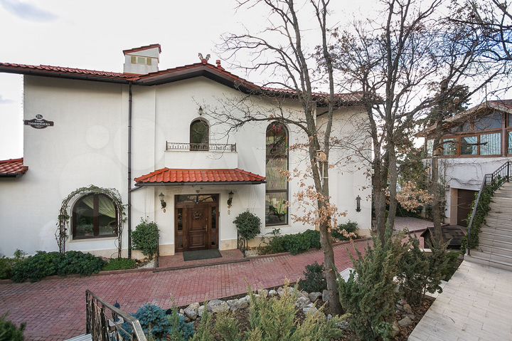 Дом 305 м² на участке 8 сот.