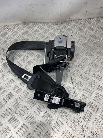 Ремень безопасности с пиропатроном Audi SQ7