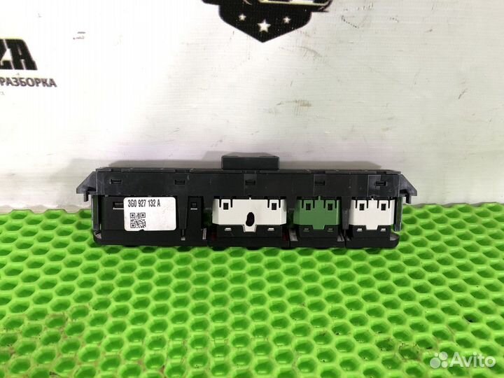 Кнопка аварийной сигнализации Volkswagen Passat