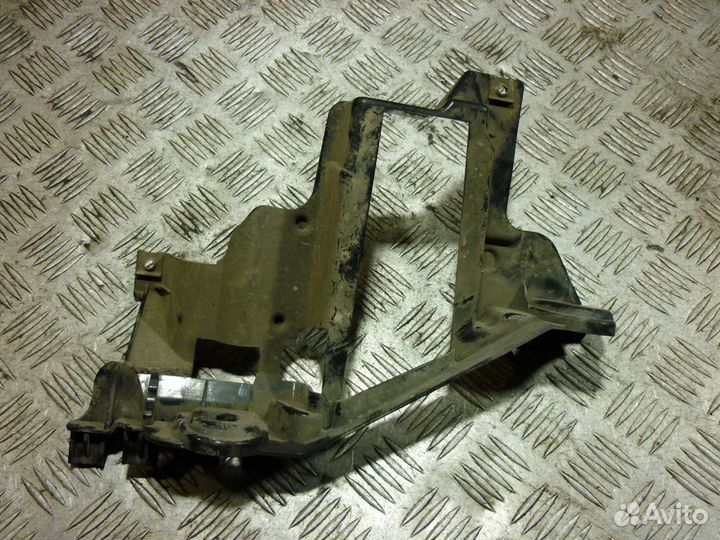 Кронштейн фары правый BMW X5 E53 рестайлинг