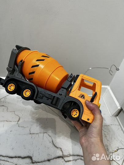Бетономешалка и трактор игрушки для мальчика