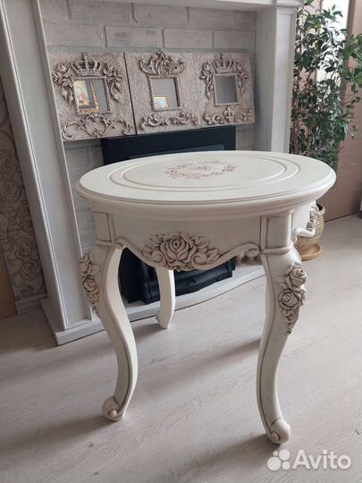 Стол журнальный под винтаж в стиле барокко