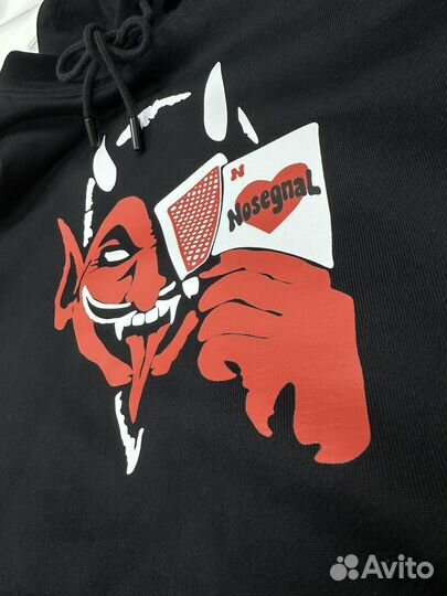 Печать принтов на футболках, худи, крое