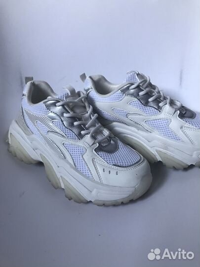 Кроссовки женские