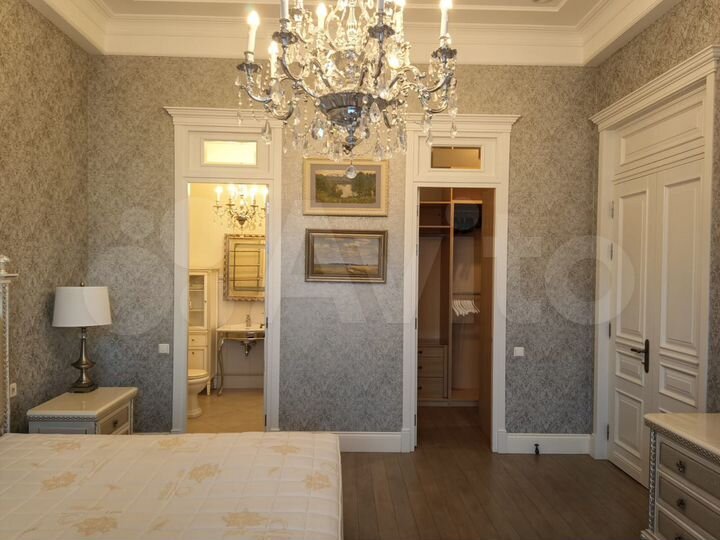 5-к. квартира, 200 м², 3/6 эт.