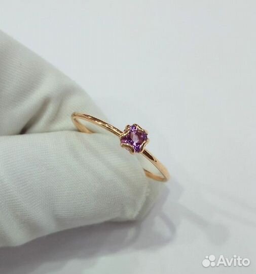 Кольцо с синтетическим камнем Золото