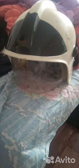 Шлем каска пожарного