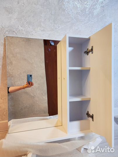 Зеркальный шкаф в ванную новый