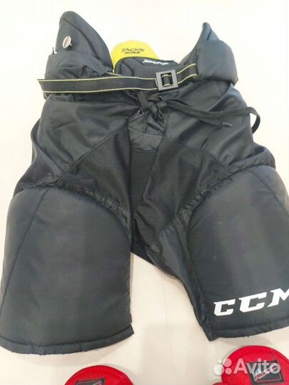 Хоккейные коньки, шорты, щитки