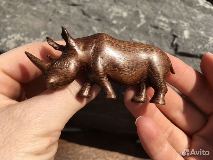 Брошь ручной работы из дерева