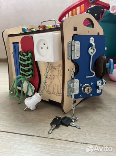 Бизиборд домик