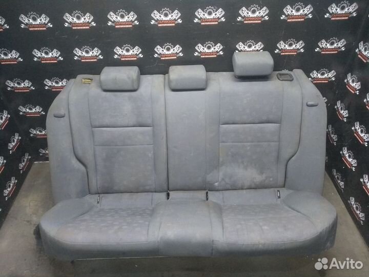 Задний ряд сидений Nissan Primera P12