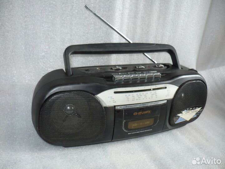 Кассетный аудиоплеер с радио и записью 