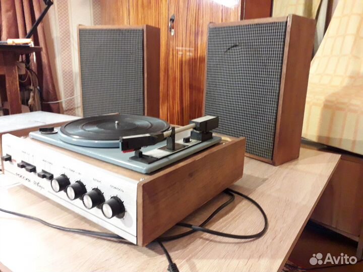 Проигрыватель винила 