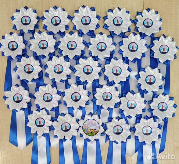 Выпускные броши, значки