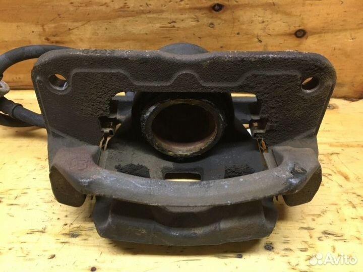 Суппорт передний левый Toyota Nadia SXN15 3SFE