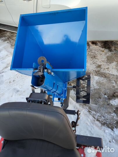 Картофелесажалка к мини трактору