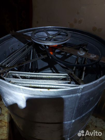 Медогонка 4 рамочная с электроприводом