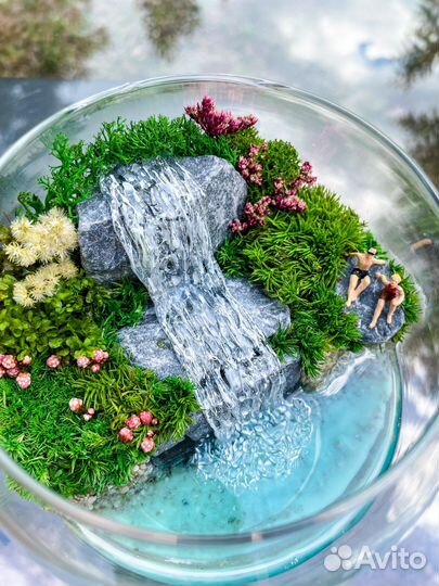 Моссариум мини, с водопадом и людьми