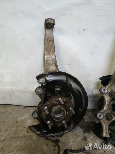 Поворотный кулак передний Lexus GS 300