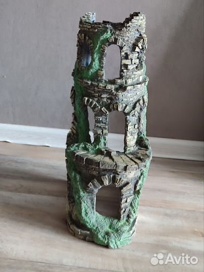 Замок в аквариум