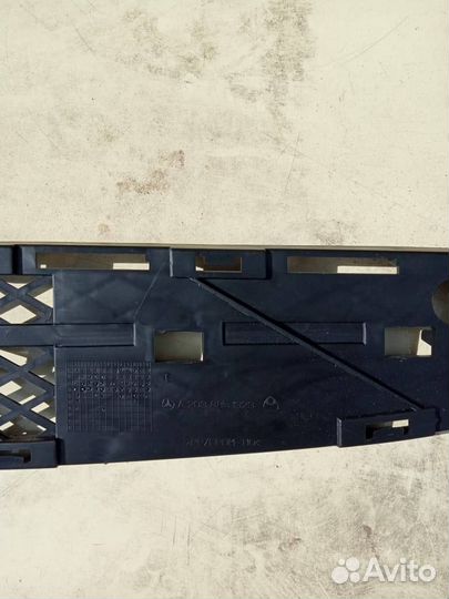 Решетка бампера MB w203 A2038851323 новая