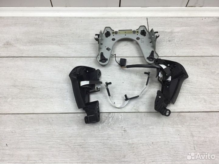 Кнопка управления магнитолой на руль Toyota